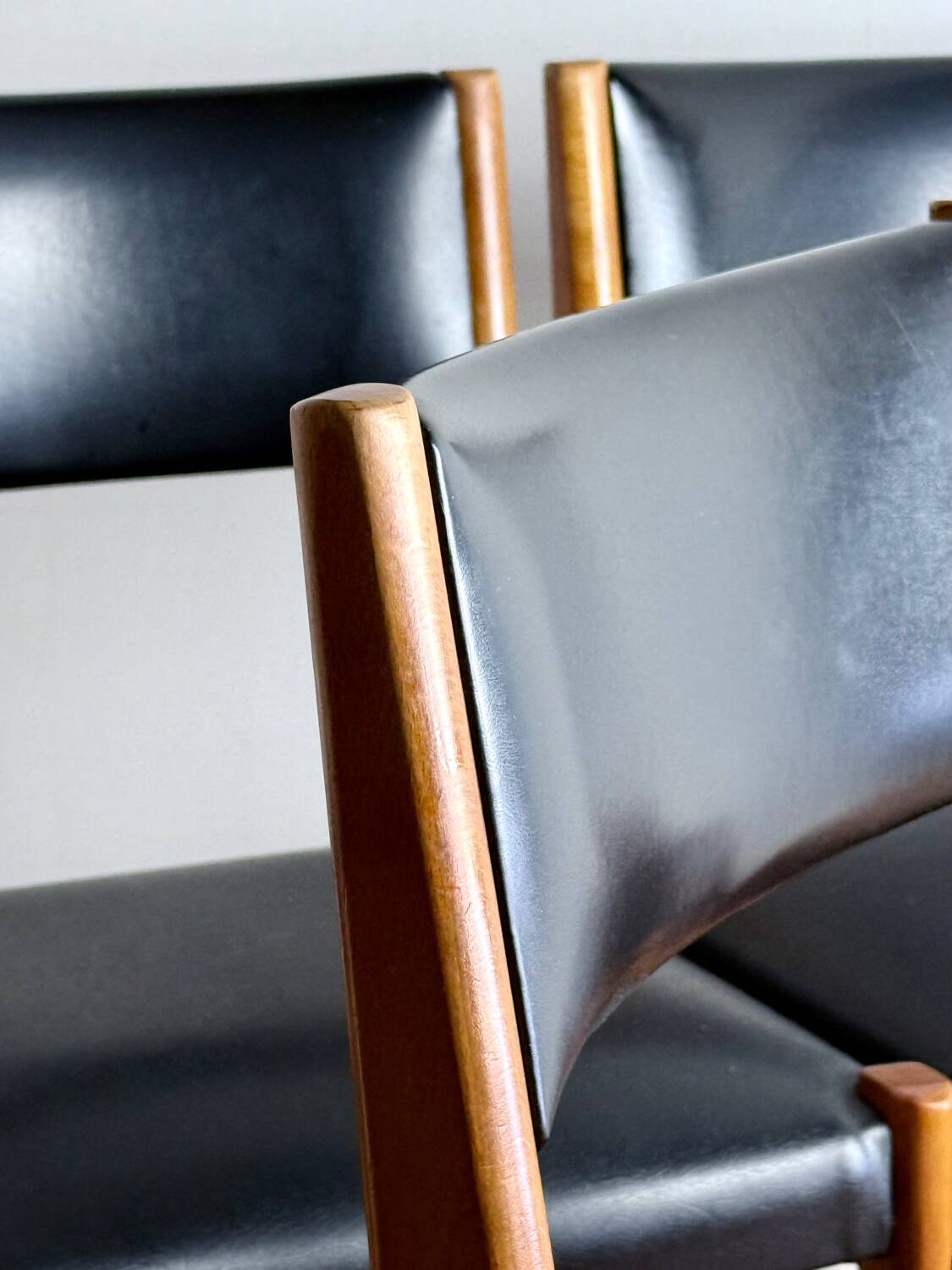 Set of 4 wooden and black leatherette chairs