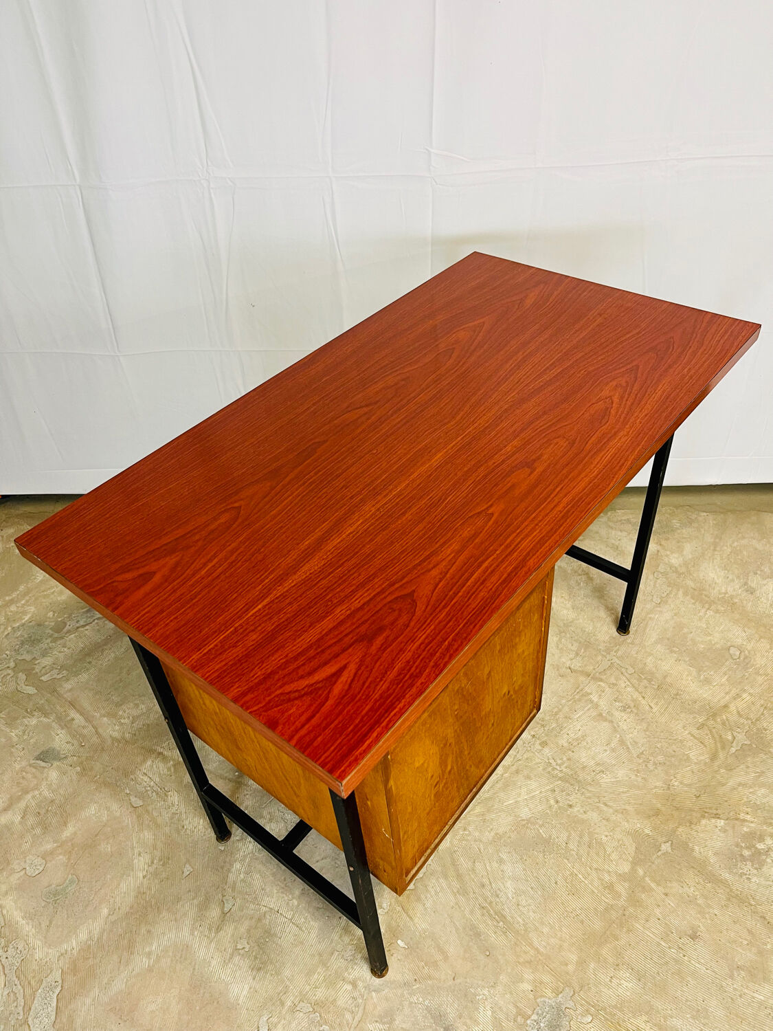 Formica desk