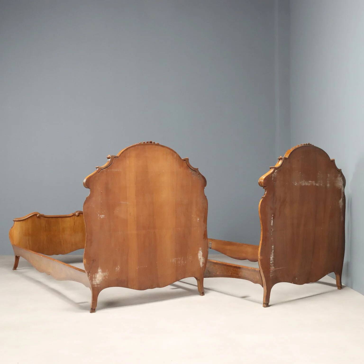 Simple old baroque-style beds in various woods from the 20th century.