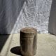 Petite table d'appoint en bois pétrifié beige gris H28 D18 - 3325