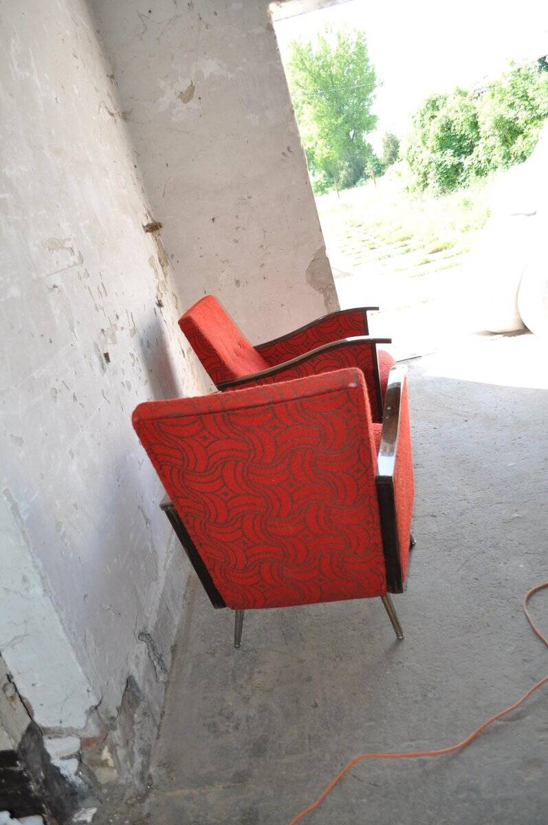Set of 2 Bauhaus club armchairs in multicoloured chrome metal and wood, 1940s fabric.