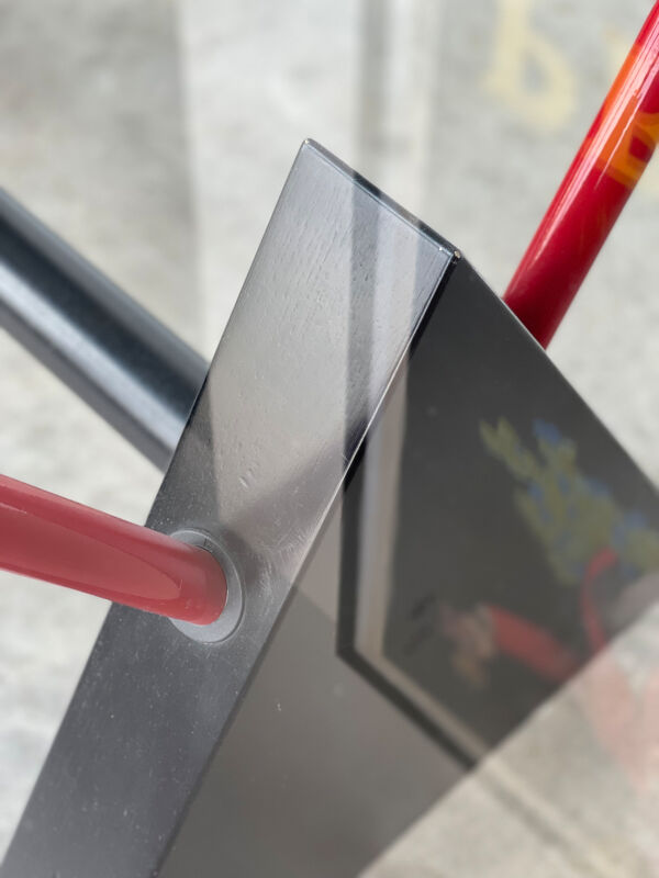 Table bureau moderniste gigante zambusi boccato X seccose Memphis 1980