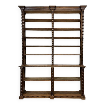 Library of oak and fir woodwork from the early 20th century.