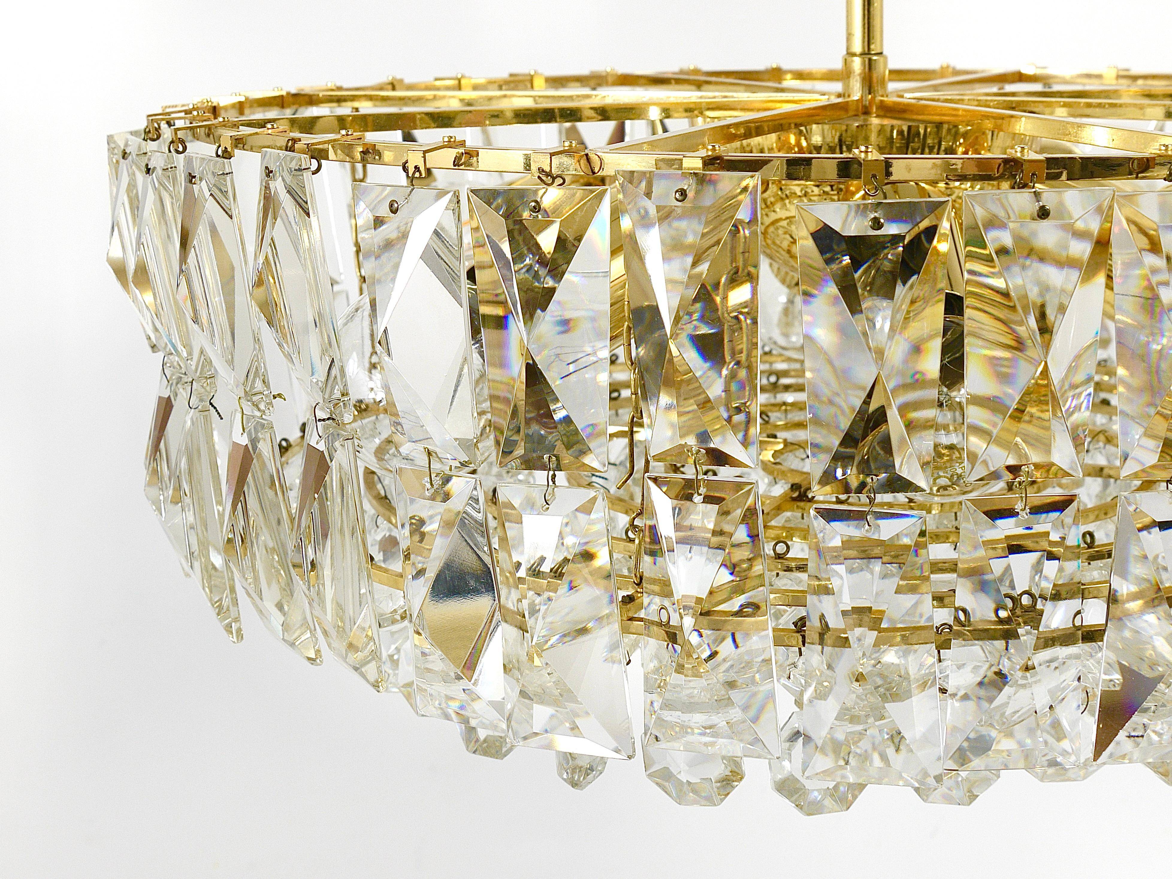 Bakalowits Vienna Grand Chandelier in Gilded Brass and Crystal Glass, Austria, 1970s