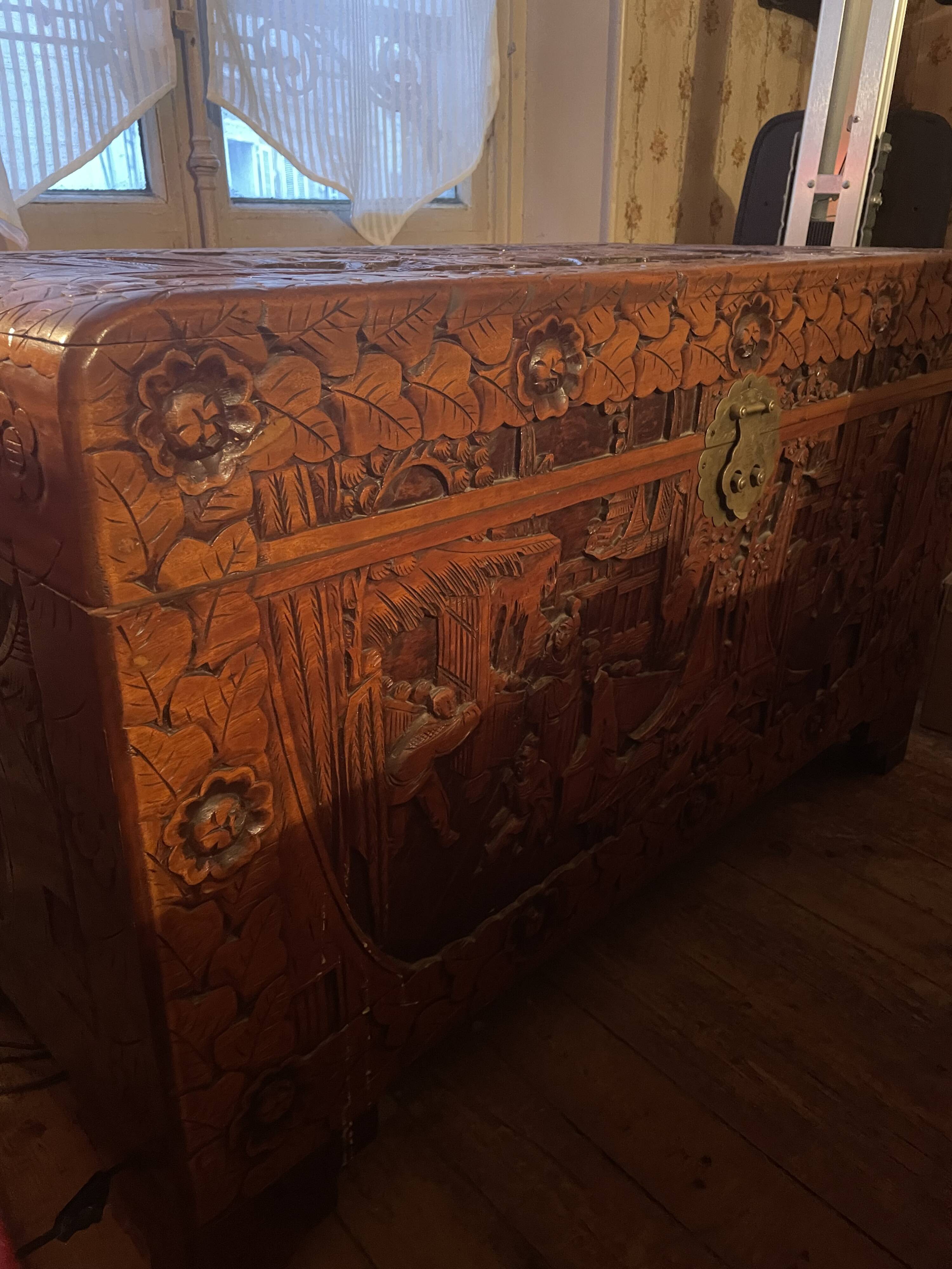 Asian carved mallet, made of camphor wood, from Hong Kong 100 X 52 X 60 cm