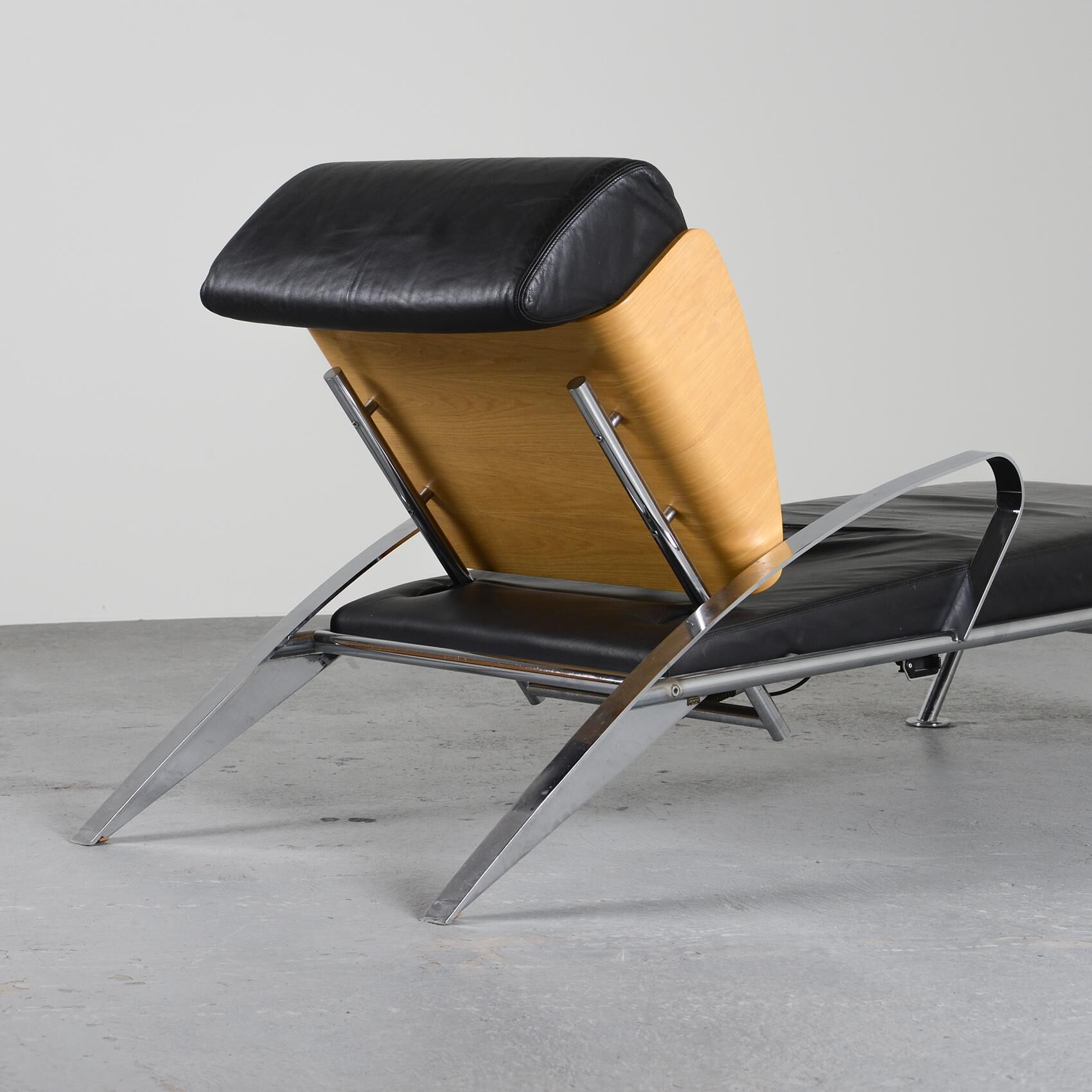 Futuro chaise longue by Massimo Iosa-Ghini, Moroso 1986