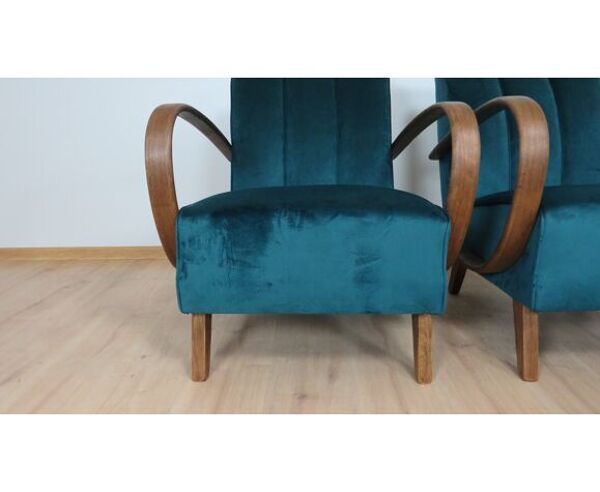 Paire de fauteuils by Jindrich Halabala