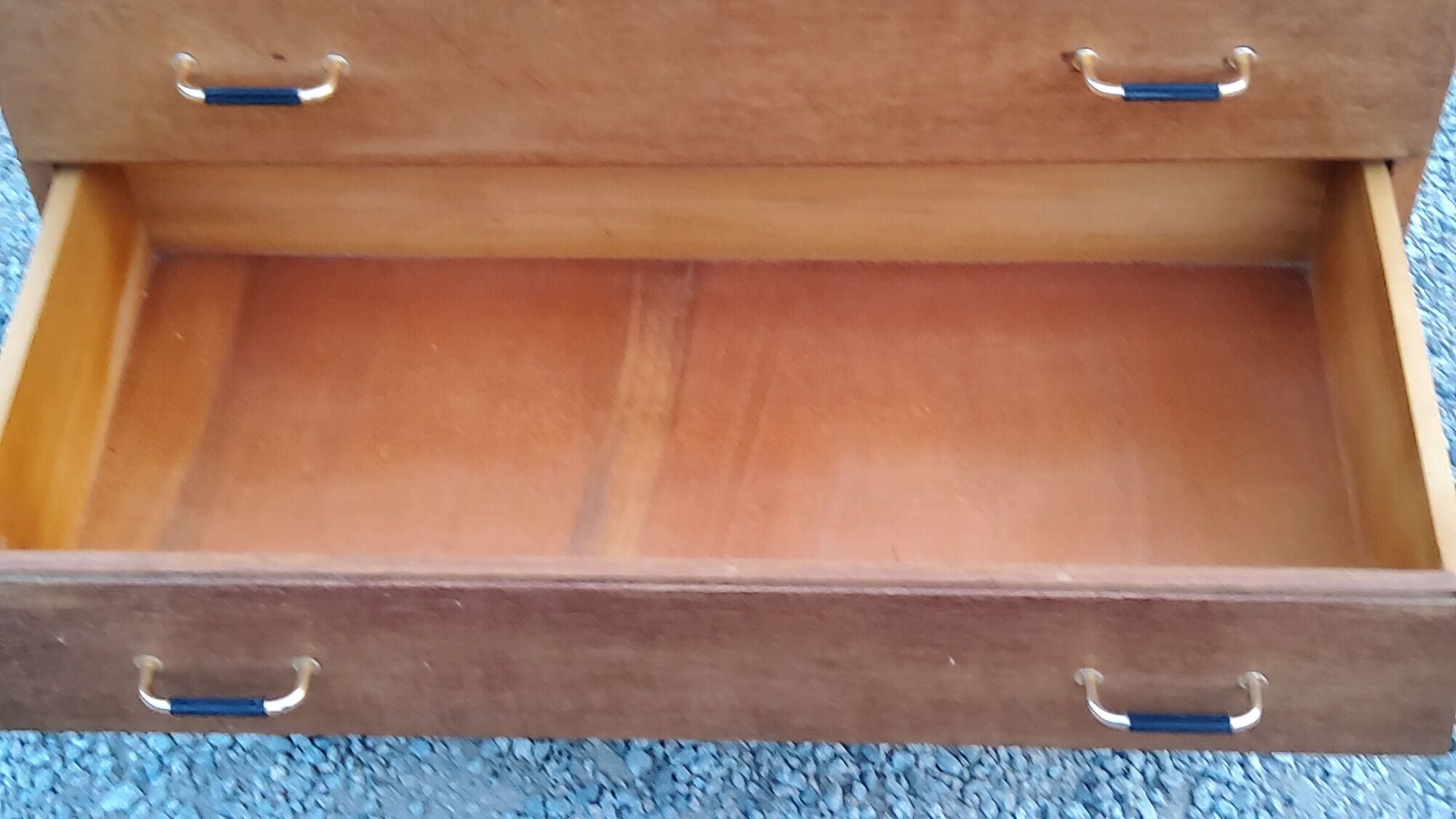 Vintage chest of drawers in golden oak from the 50s with 3 drawers and spindle-legged shelf