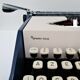 typewriter Remington Sperry rand Envoy III blue and white 70s