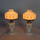 Set de 2 lampes de table en verre opalin, Tchécoslovaquie