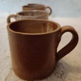 Tasses en grès dépareillées vintage