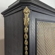Bibliothèque vitrée en bois noirci époque Napoléon III