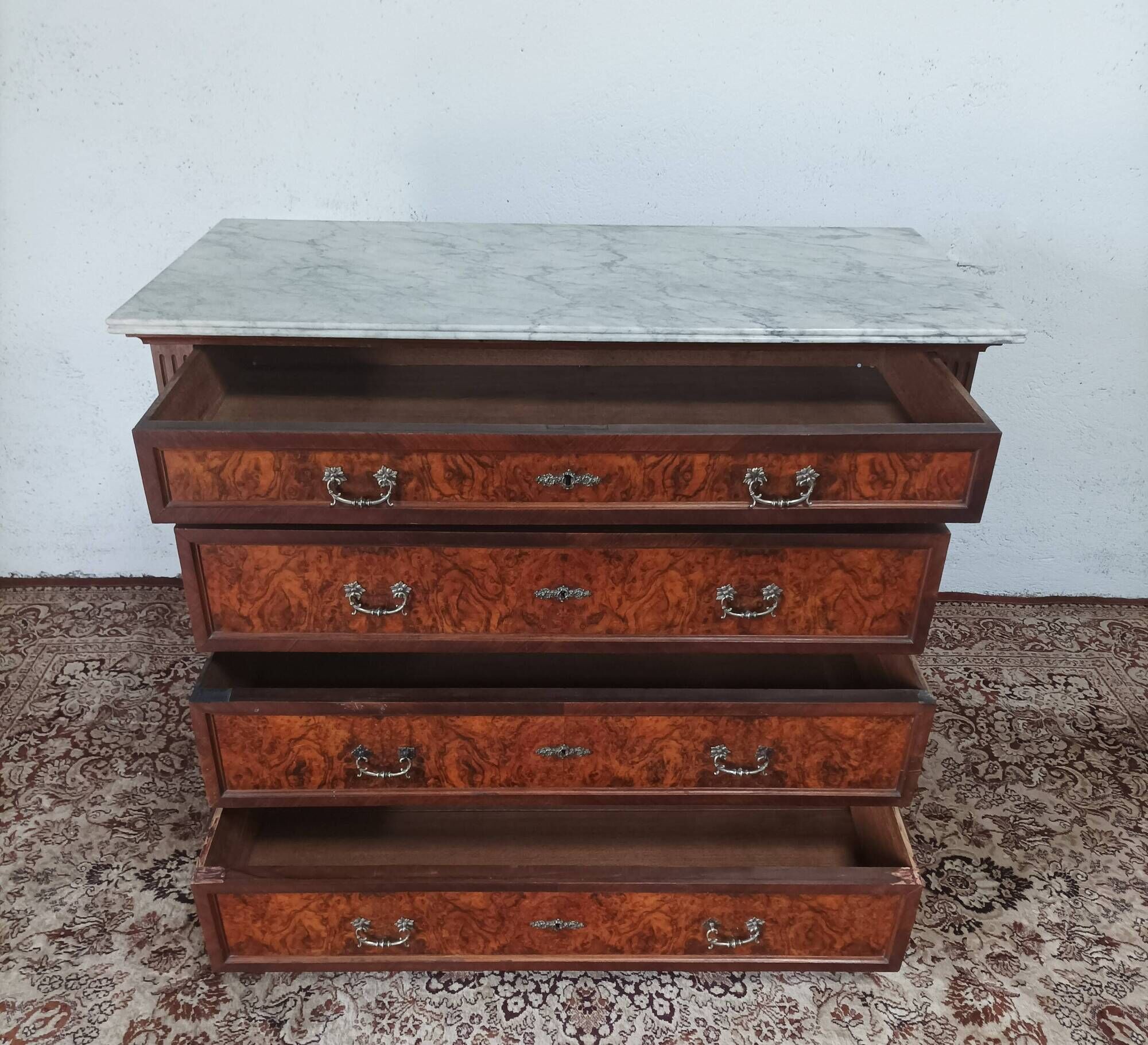 Neo-Renaissance Henri II chest of drawers in walnut burr
