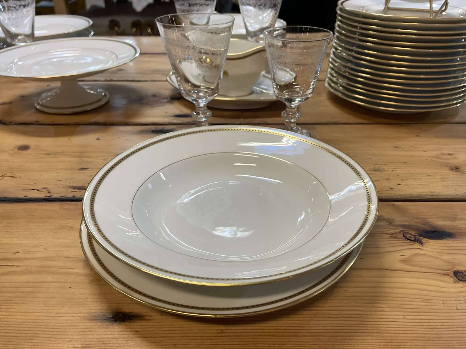 Service en porcelaine de Limoges - 107 pièces - années 1960