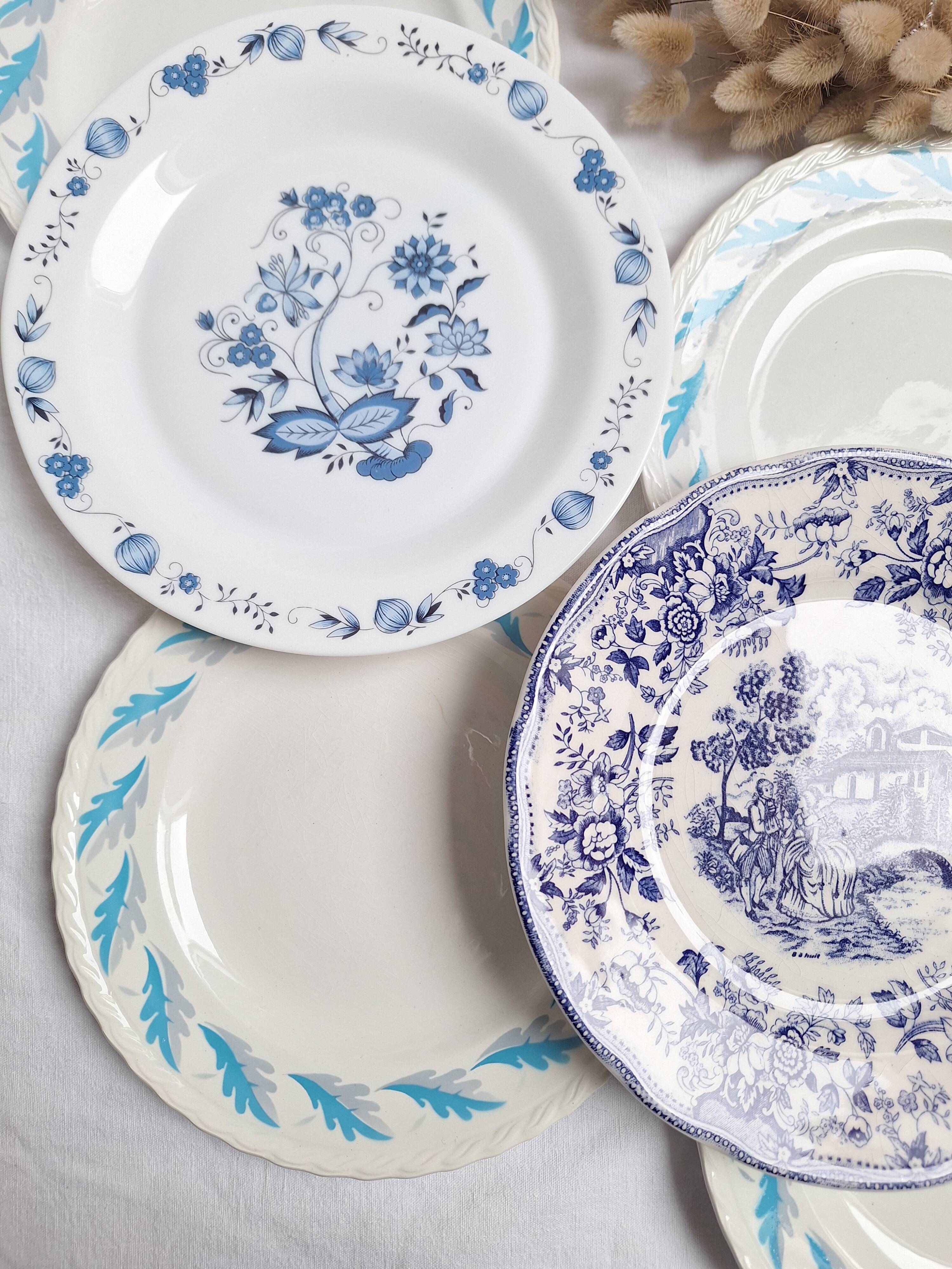 Assiettes plates bleu vintage