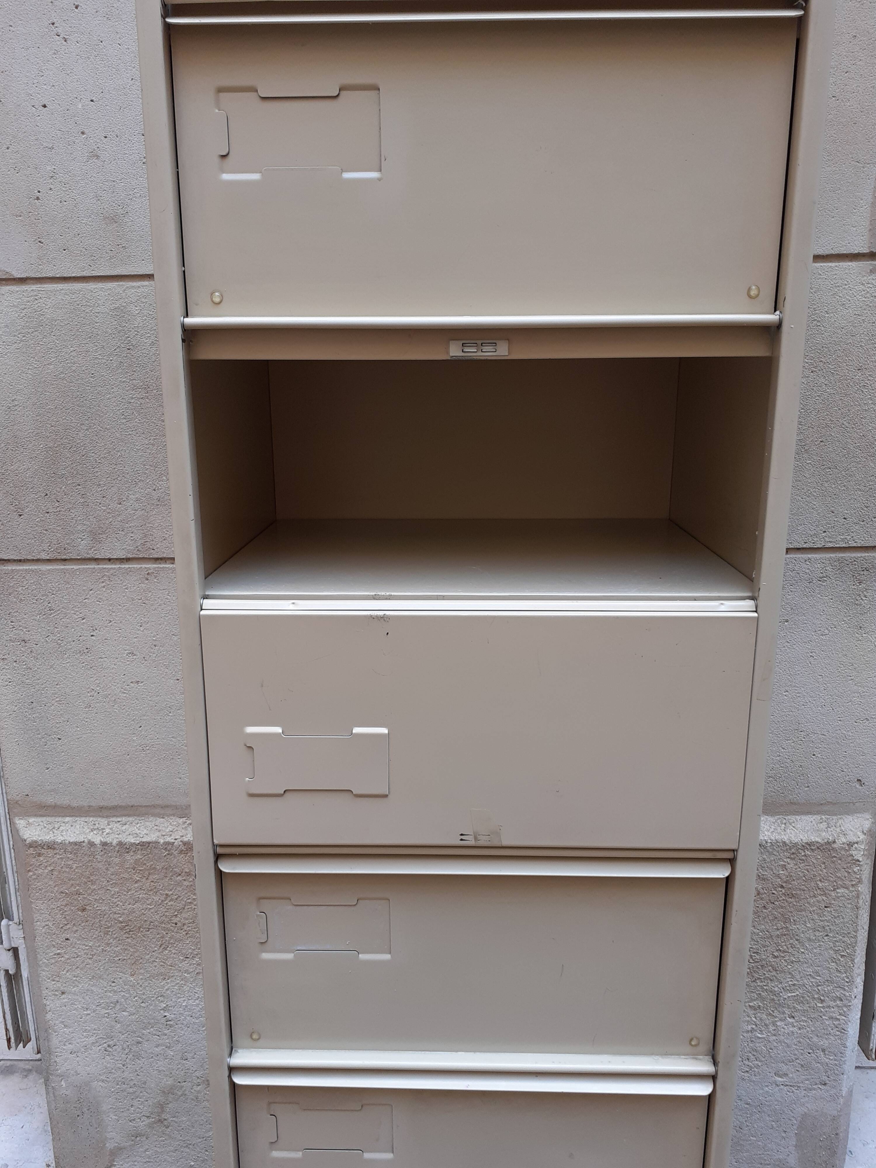 Metal locker 10 valves