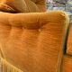 Paire de fauteuils crapauds doré en velours