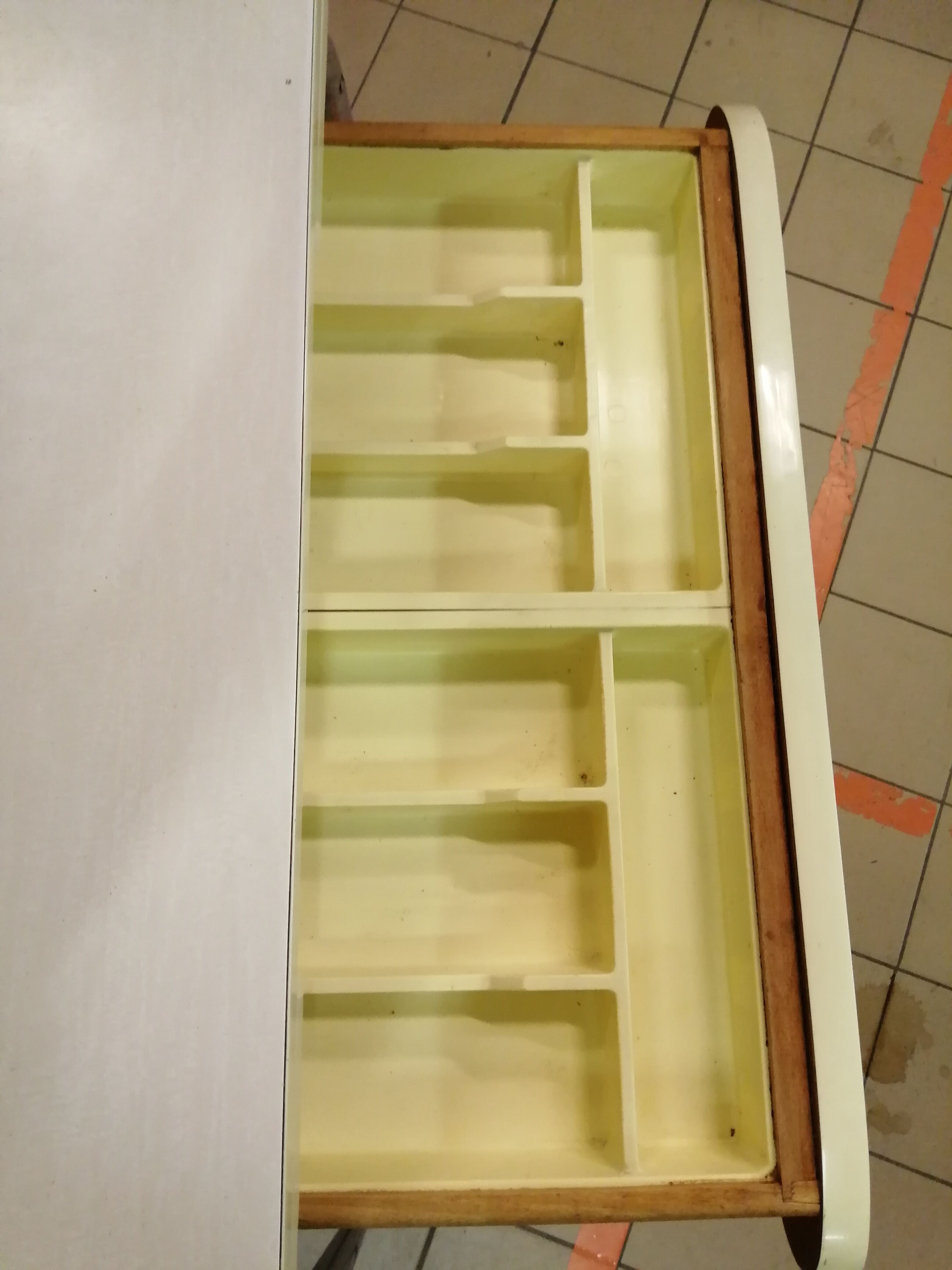 Vanilla formica table - Vintage