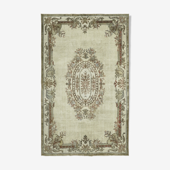 Tapis anatolien surteint tissé à la main des années 1970 194 cm x 307 cm Tapis gris