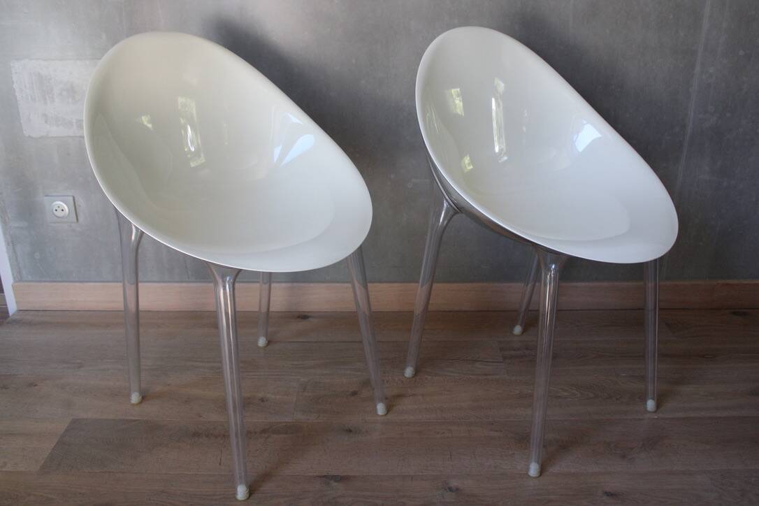 Set of 4 Mr Impossible white chairs by Philippe STARCK for Kartell.
