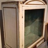 Vitrine en bois laqué et doré du 18ème siècle