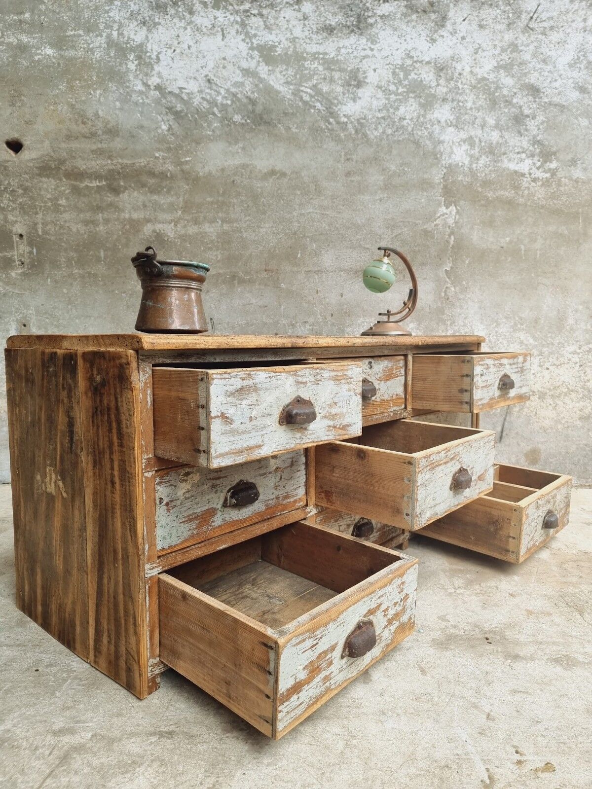 Workshop chest of drawers