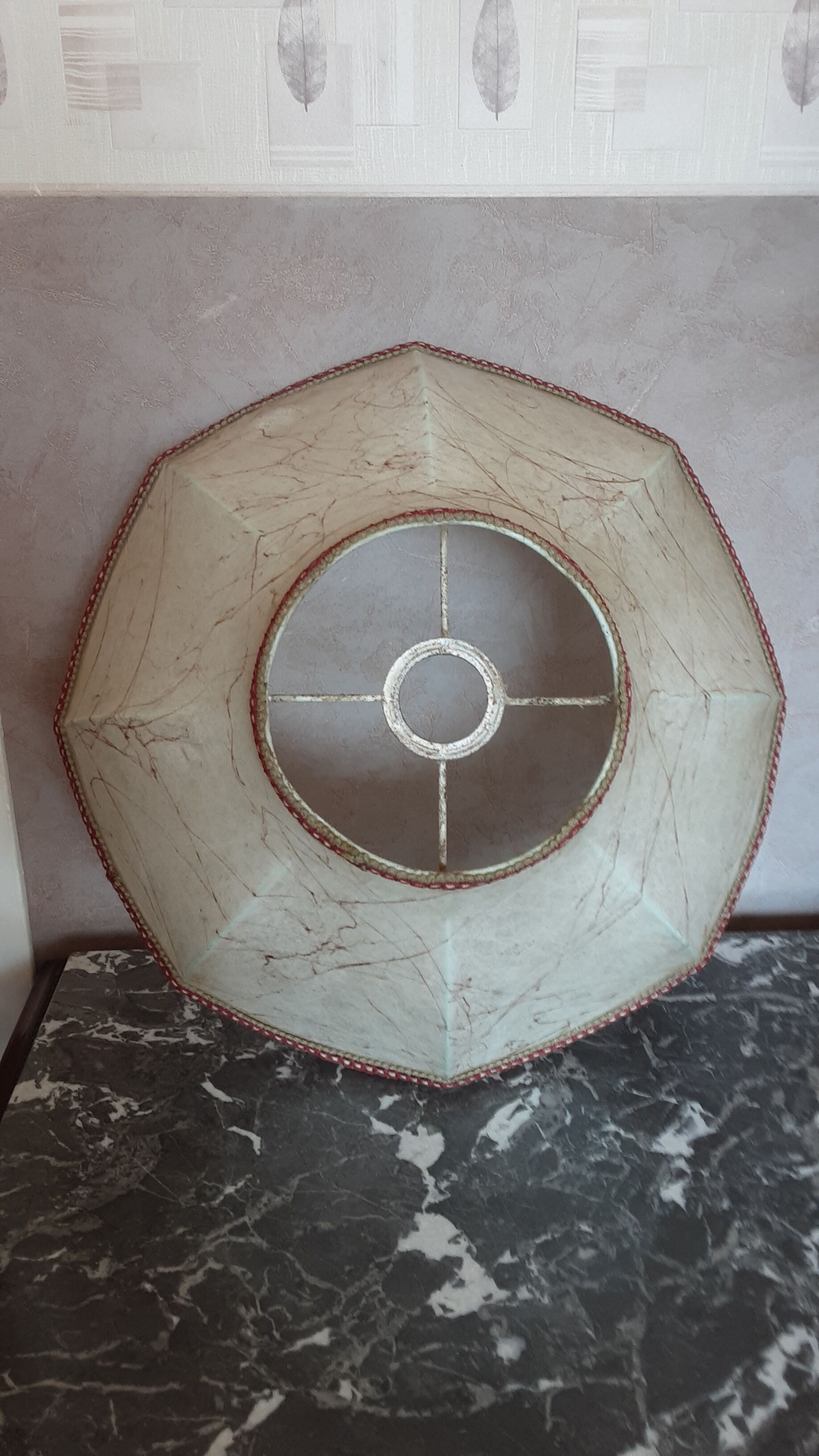 Old lampshade in pork bladder - trimess
