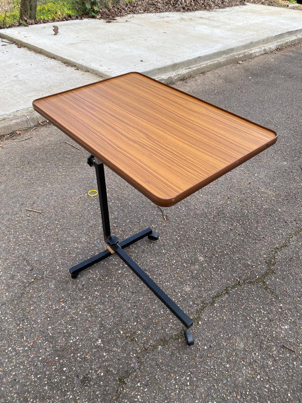 Desserte pliable et réglable en bois et acier noir