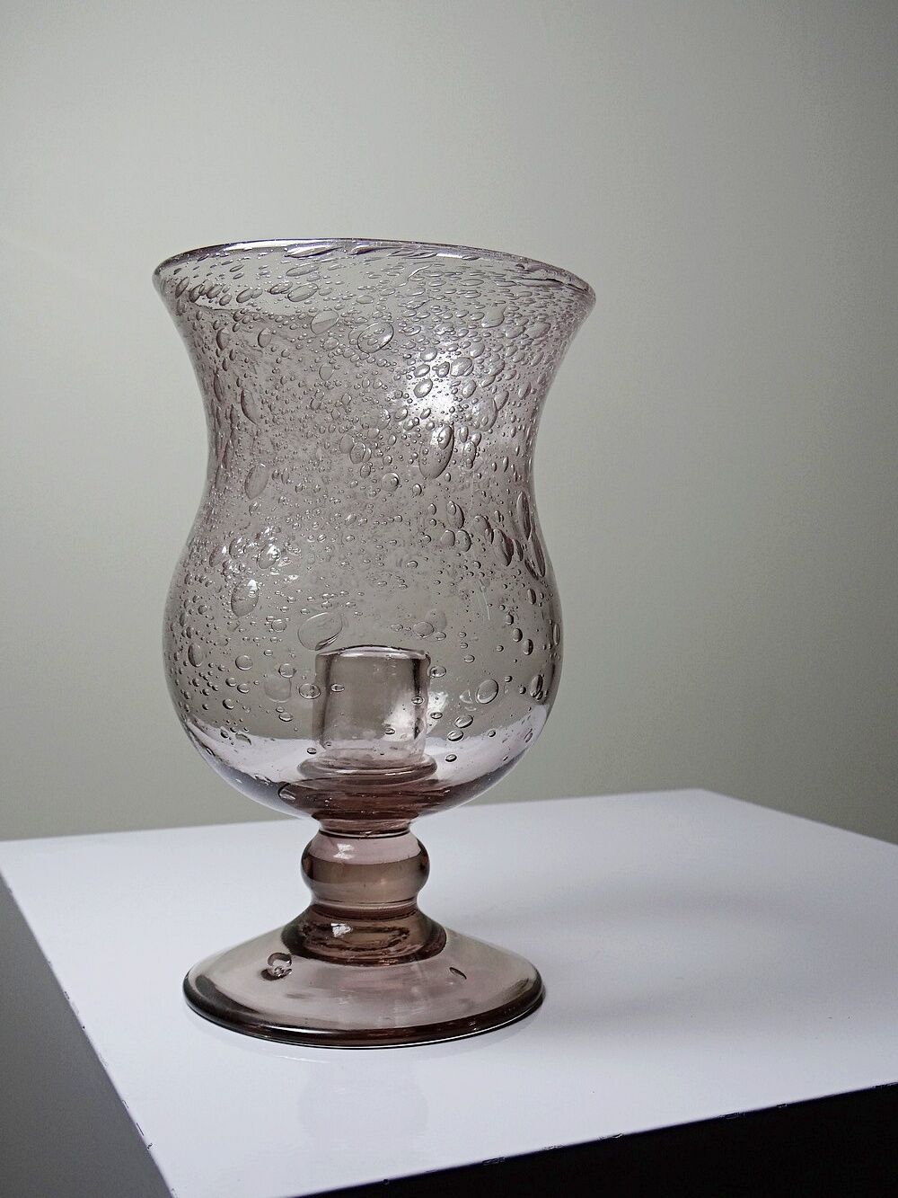Vintage glass bubble photophore in pale amethyst, Biot style, 1970-1980.