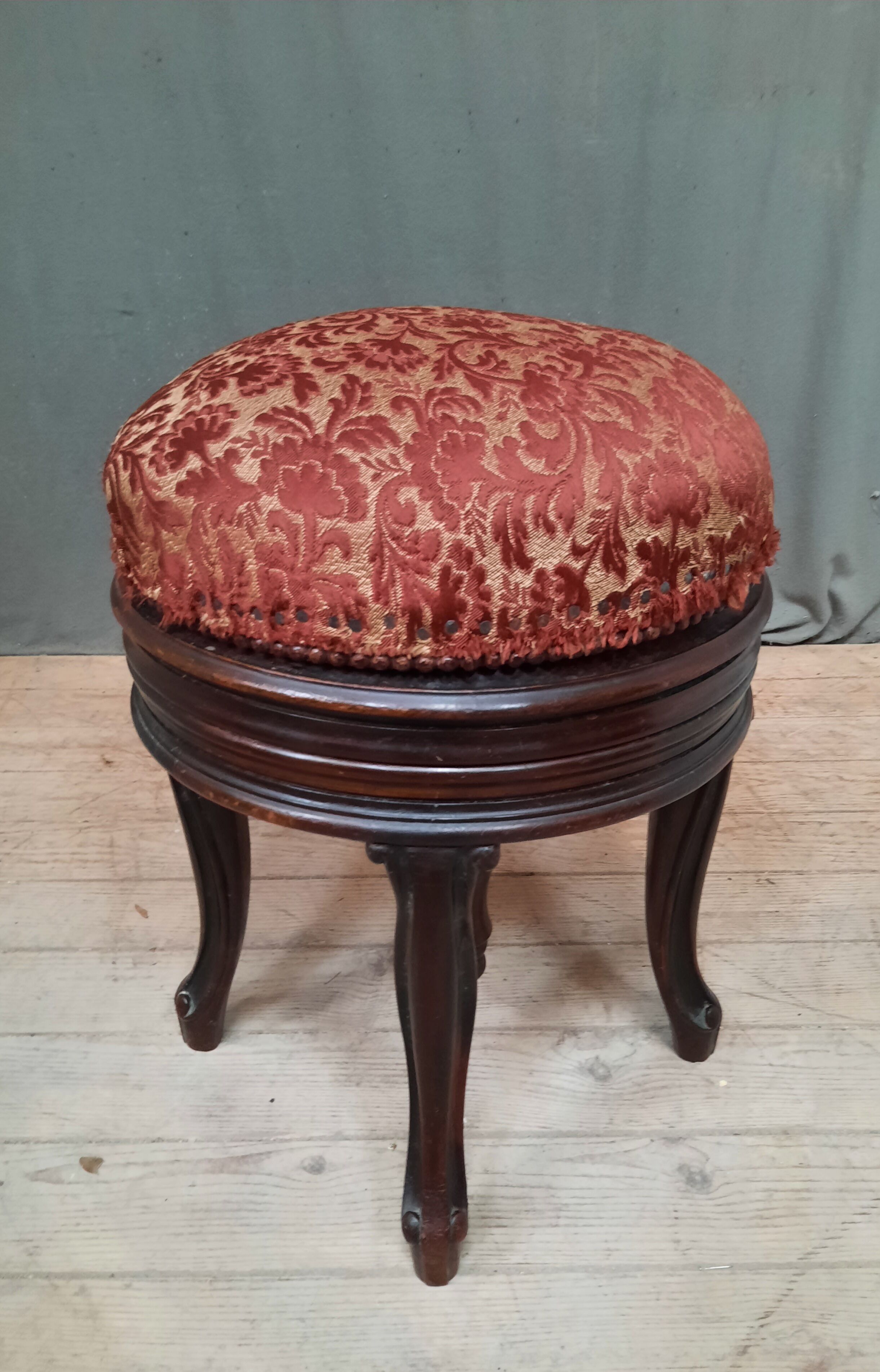 Napoleon III piano stool