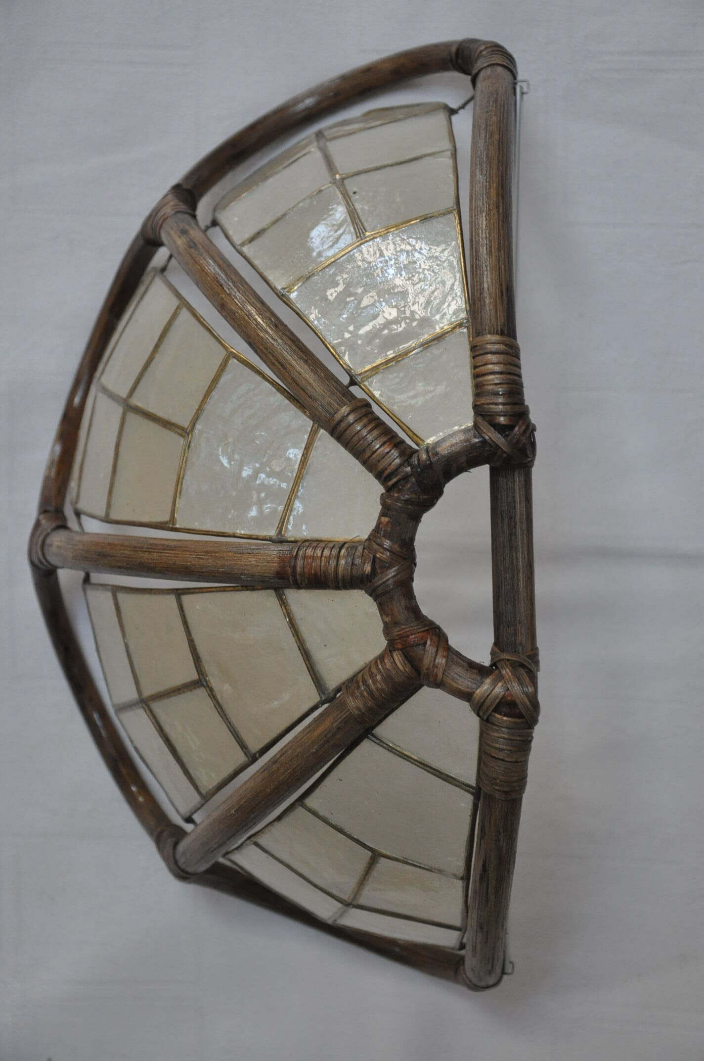 Wall light mother-of-pearl and bamboo flower shape