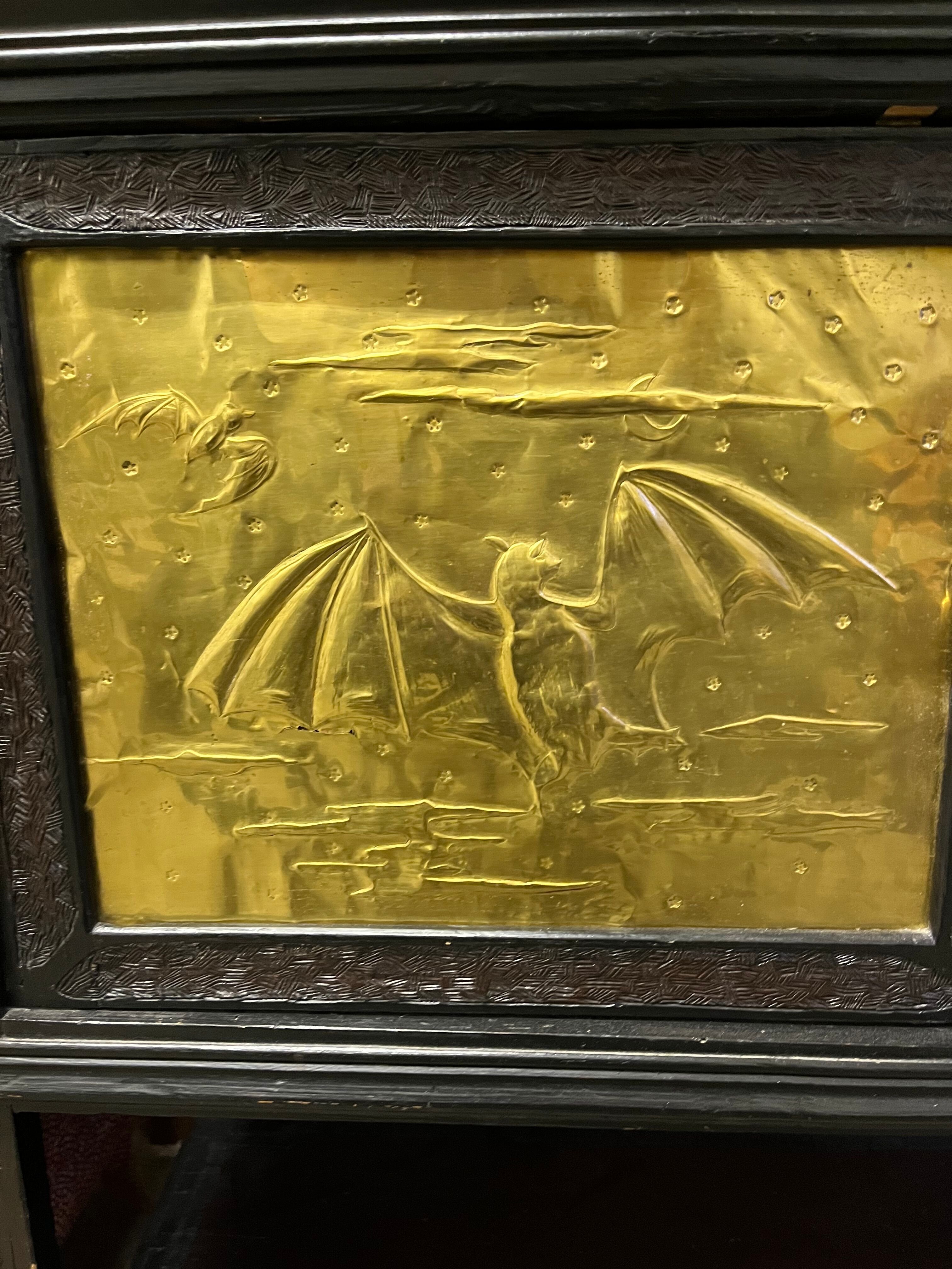 2-door sideboard with bat bronze plates