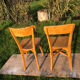 Table ronde et deux chaises