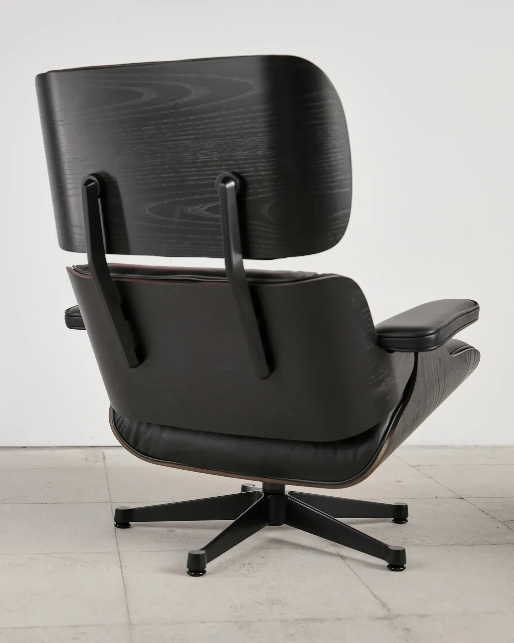 Lounge Chair and ottoman in black leather by Charles & Ray Eames, Vitra