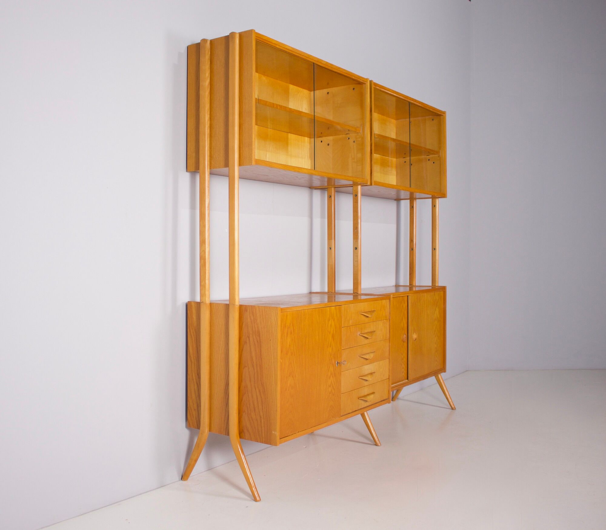 Double shelf on feet 1960's