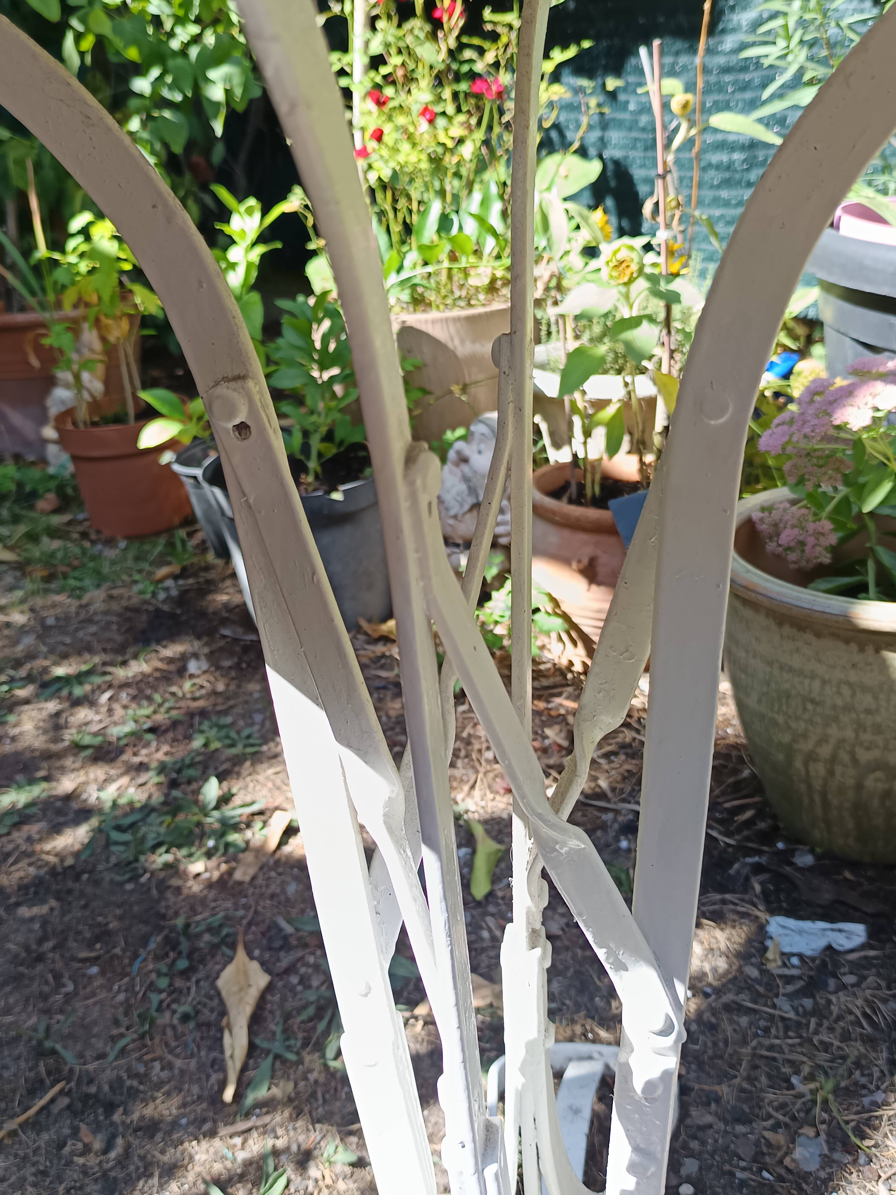 Eiffel garden table from the 19th century in wrought iron – round white top Ø 60 cm