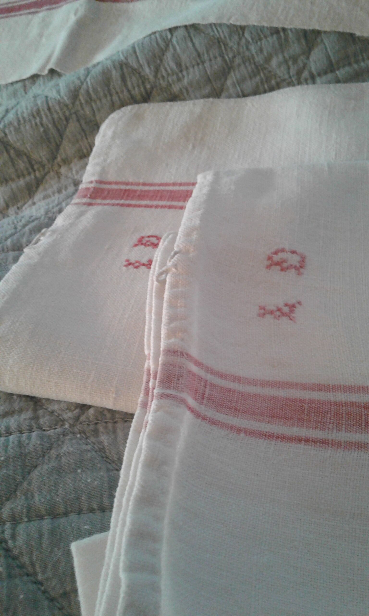 Lot 4 towels