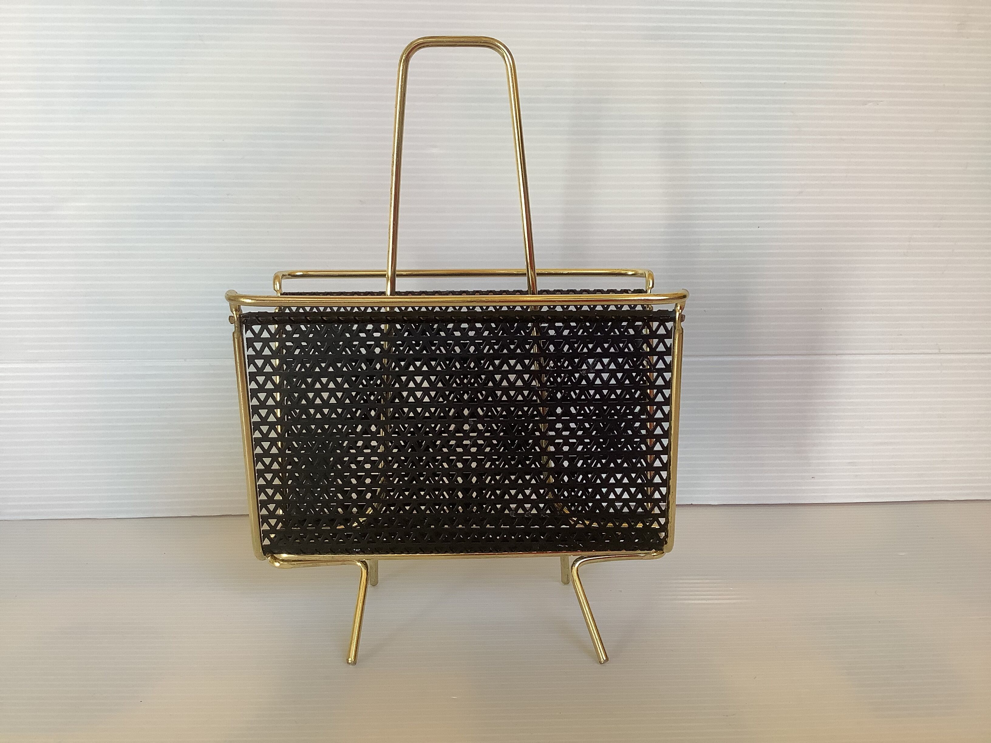 Letters rack black and gold