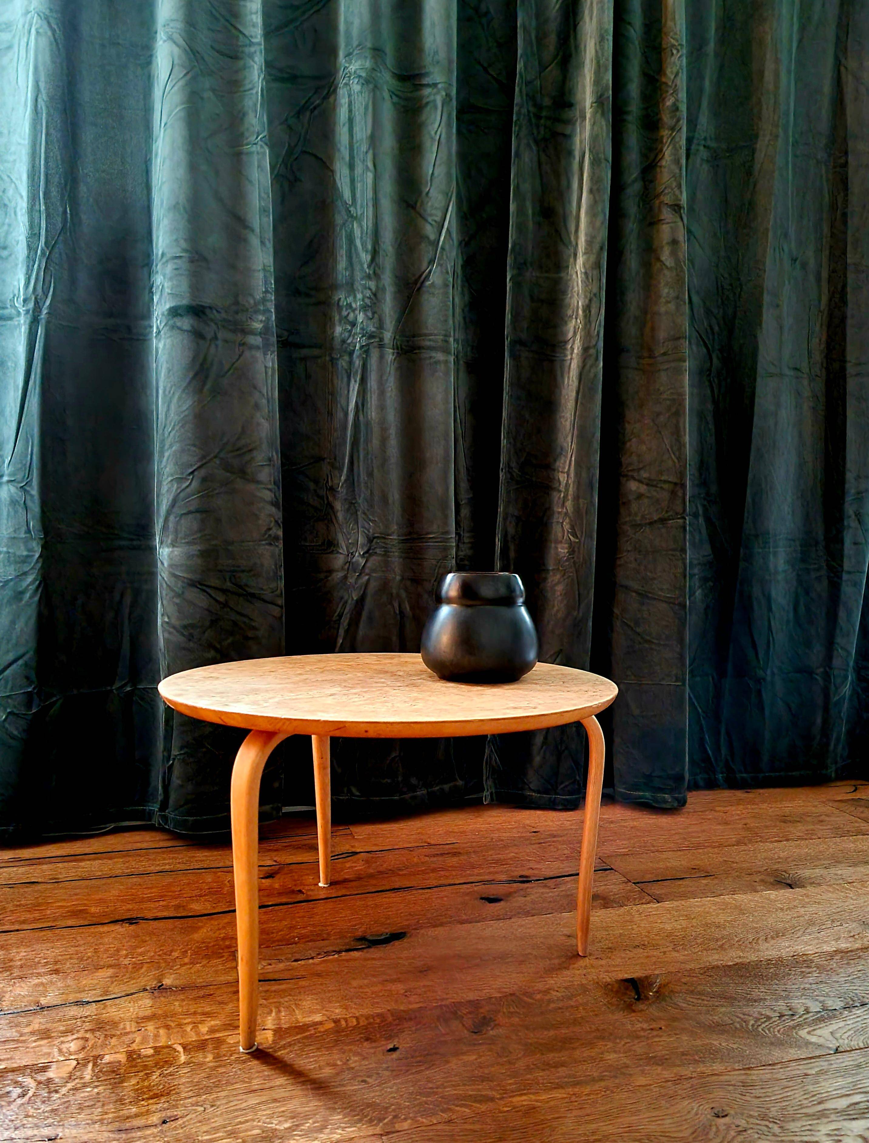 Table d'appoint « Annika » de Bruno Mathsson, en bouleau, style scandinave moderne, datée de 1974