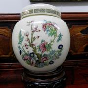 China porcelain lot 3 pots lid and wooden supports