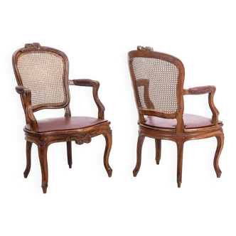 Paire de fauteuils « cabriolet » en noyer et cannage. Époque Louis XV. LS5209325