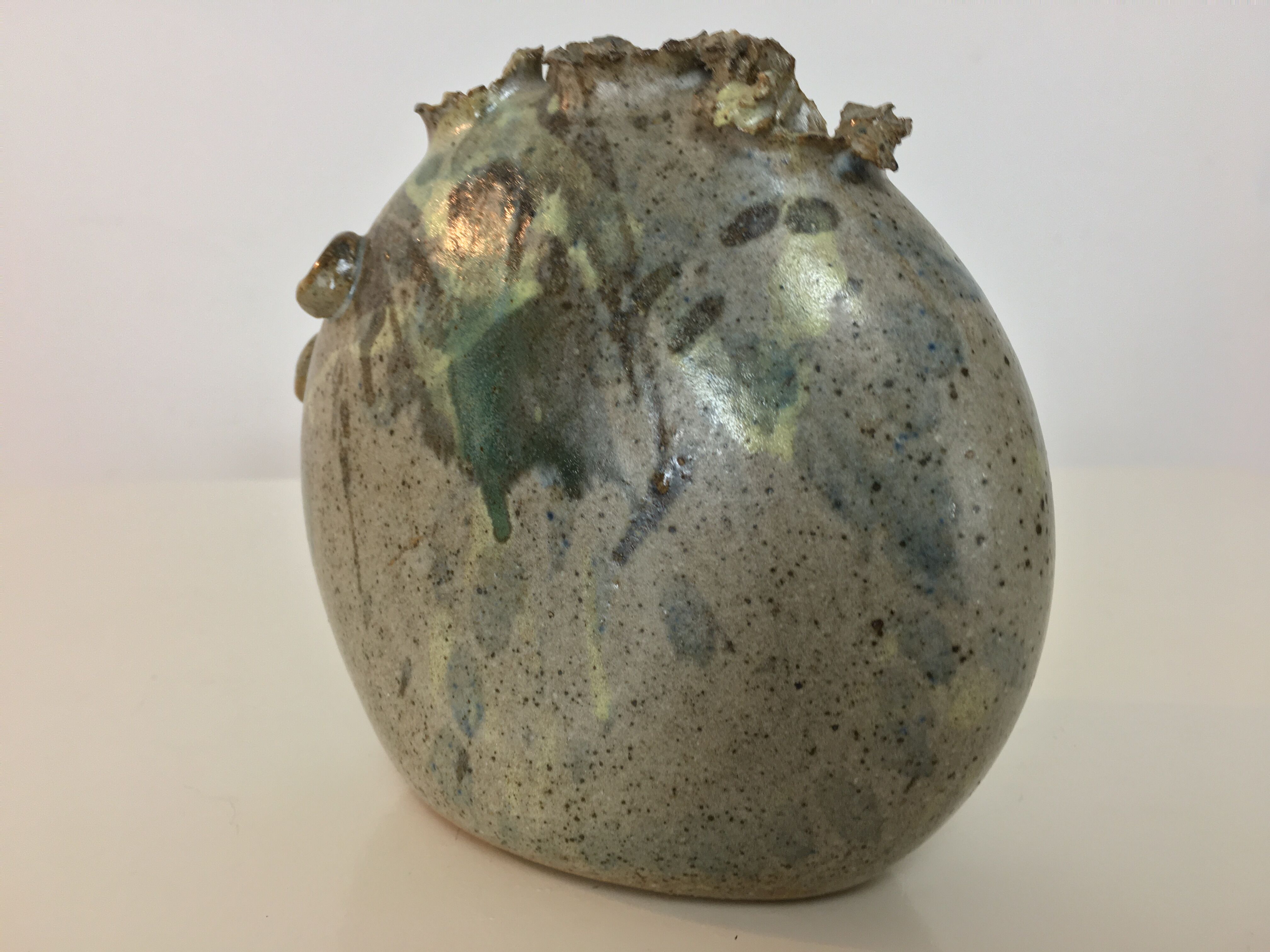 Vase pique fleurs zoomorphe par Alexandre Kostanda, poisson céramique