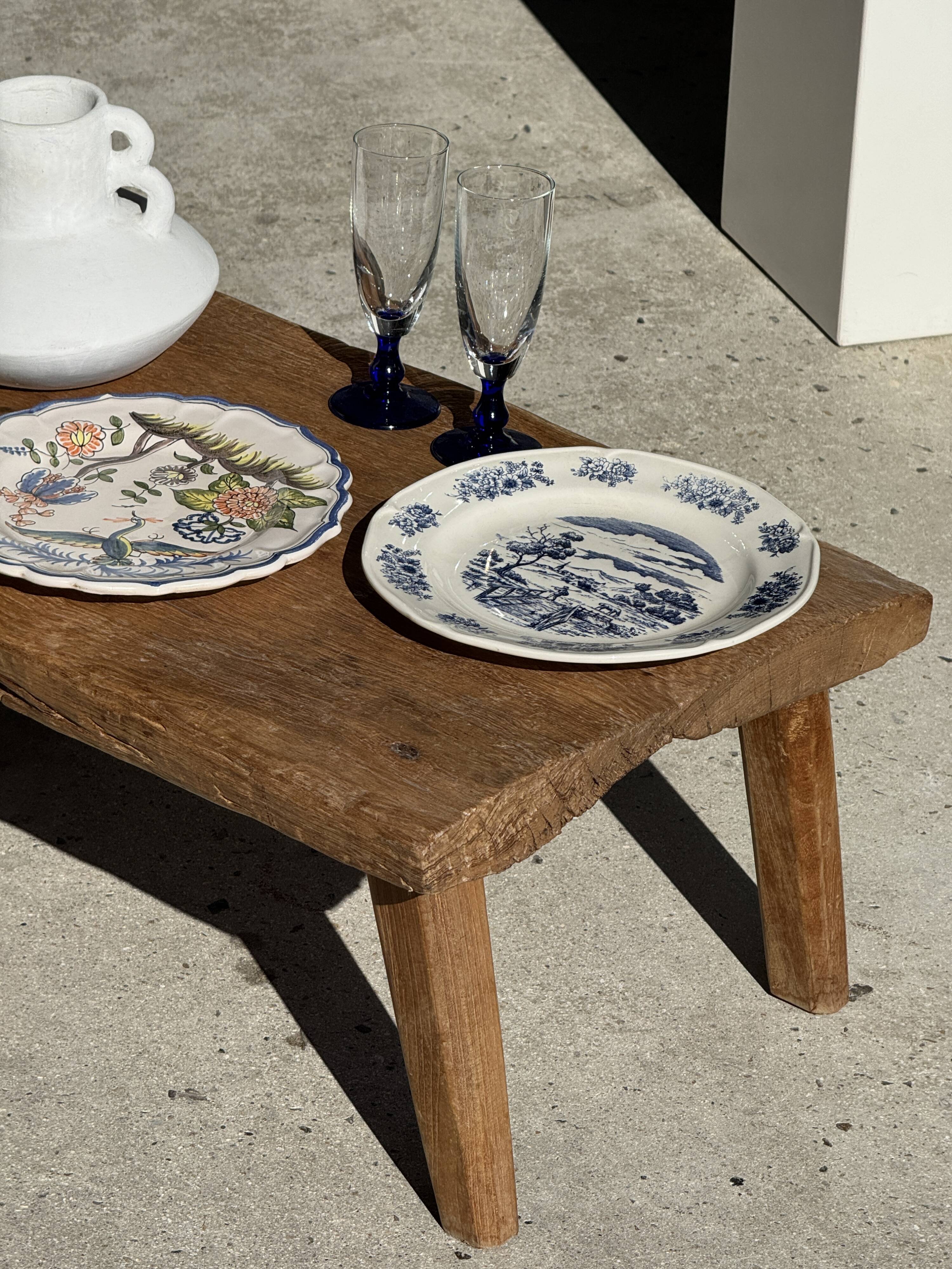 Assiette ancienne en faïence à décor de paysage bleu D24,5