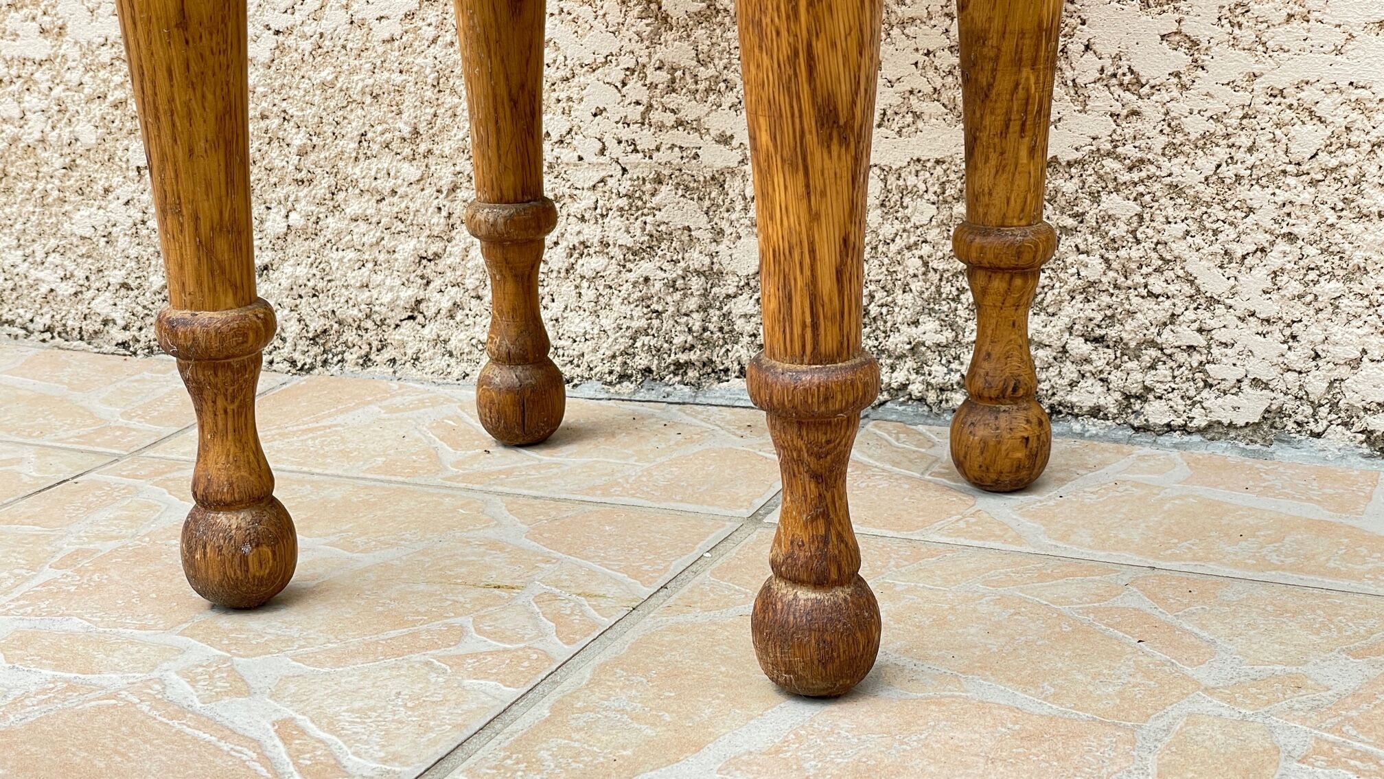 Light wood stool turned years 70/80
