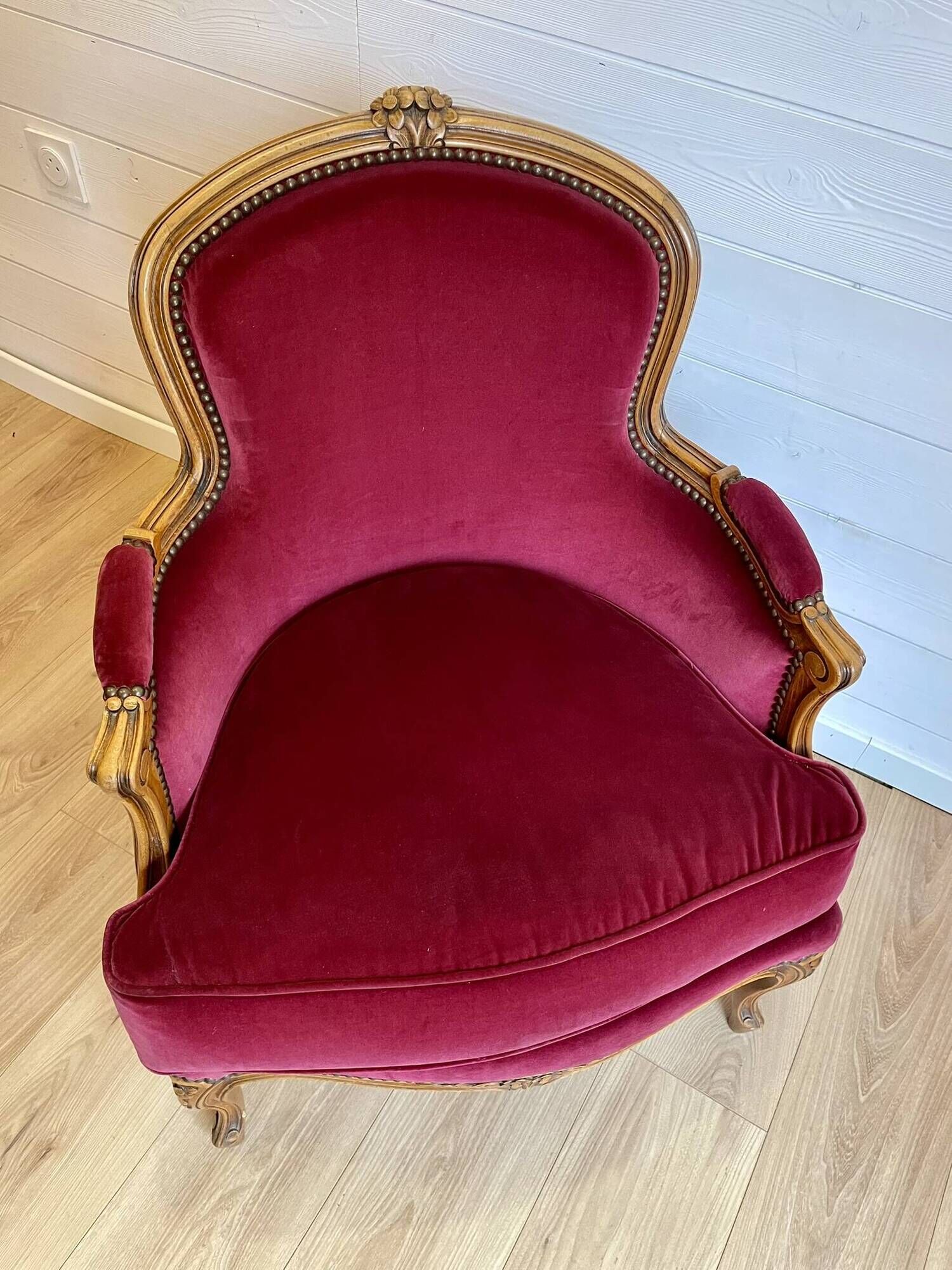 Vintage Louis XV style bergère / cabriolet armchair – Carved wood velvet