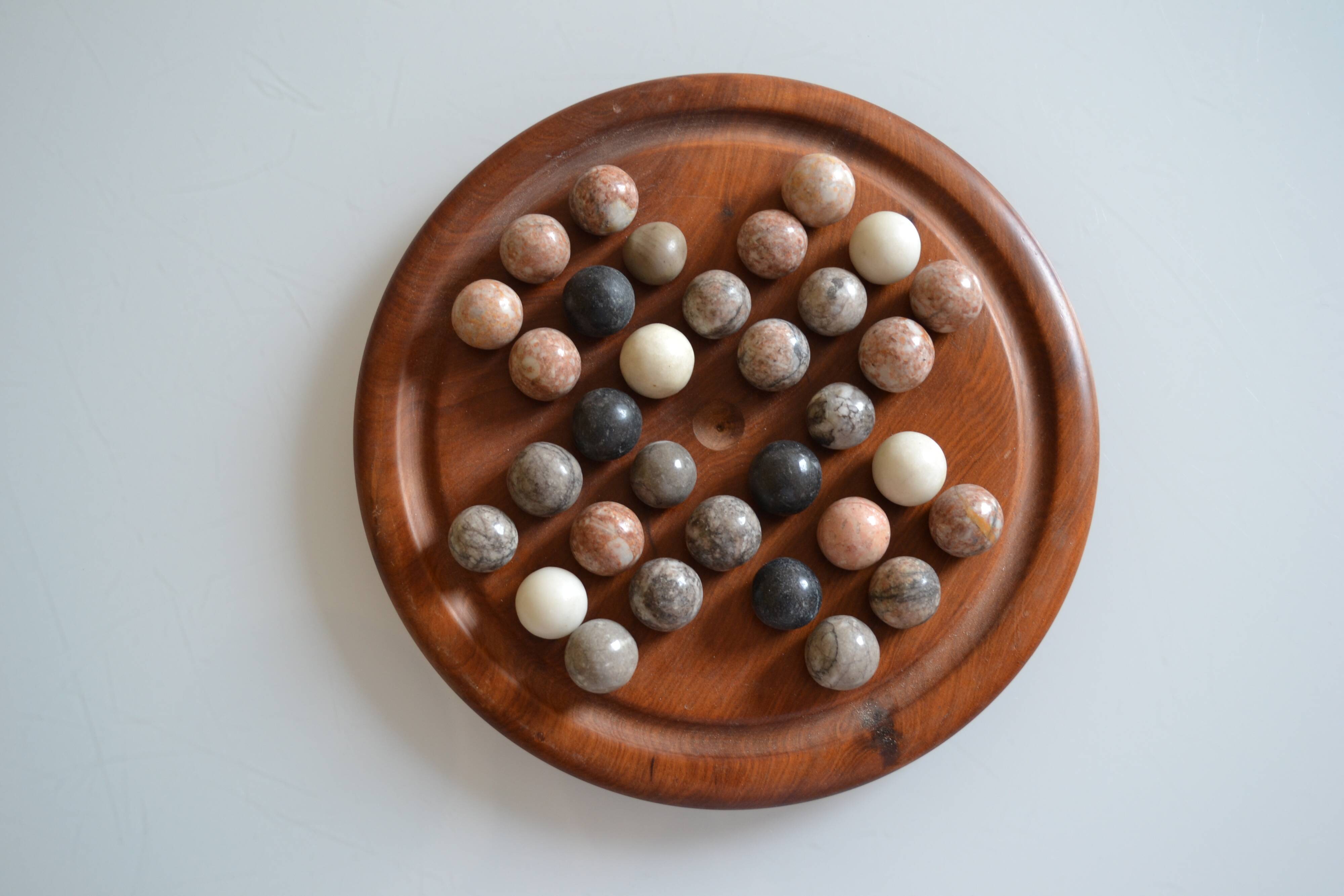 Solitaire game in exotic wood and semi-precious stones