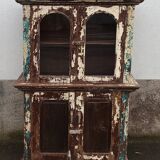 Armoire vitrée en bois ancienne patinée