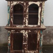 Armoire vitrée en bois ancienne patinée