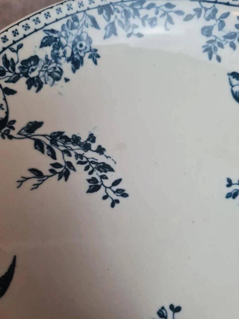Antique compote dish in ironstone HBCM Choisy-le-Roi Louis XVI model with bird decoration.