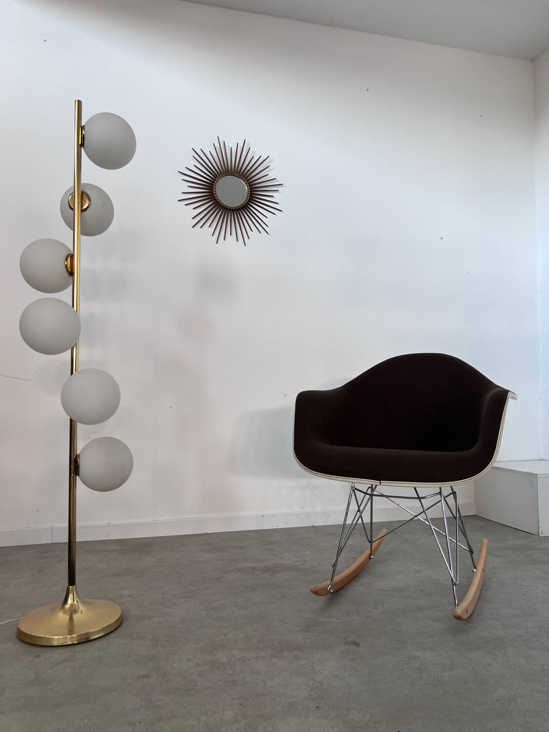 Old floor lamp in brass and opaline design from the 70s Max Bill lamp